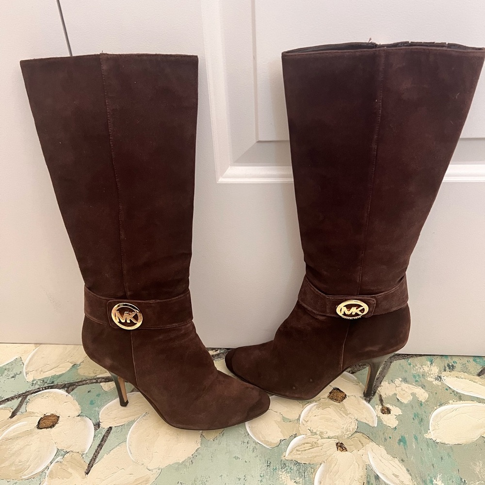 Michael Kors: Brown suede boots in size 5 1/2.